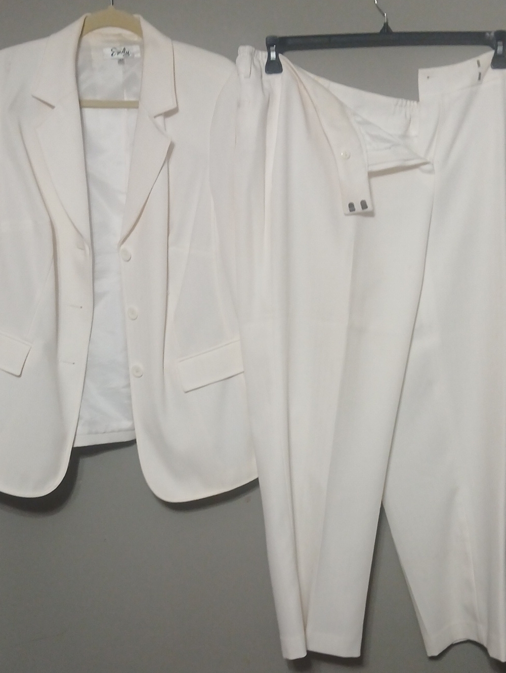 Elegant Women's Cream Pantsuit - Classic Two-Piece Set